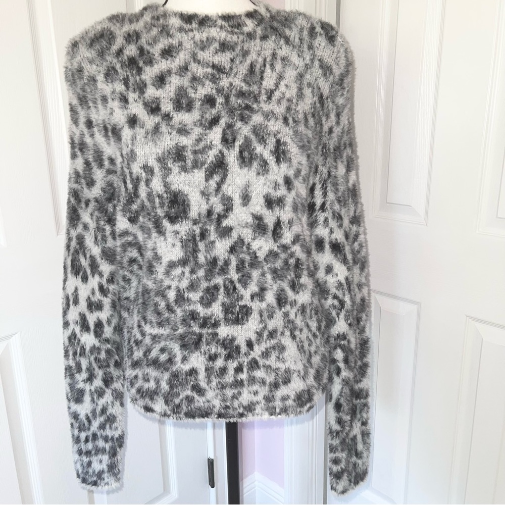 Ann Taylor Petite soft Nylon leopard design long sleeve crew neck sweater Medium